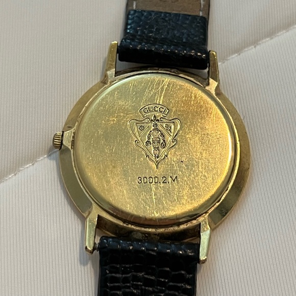 Vintage Authentic Gucci Watch 3000.2 M with Certificate of Authenticity - Picture 2 of 7